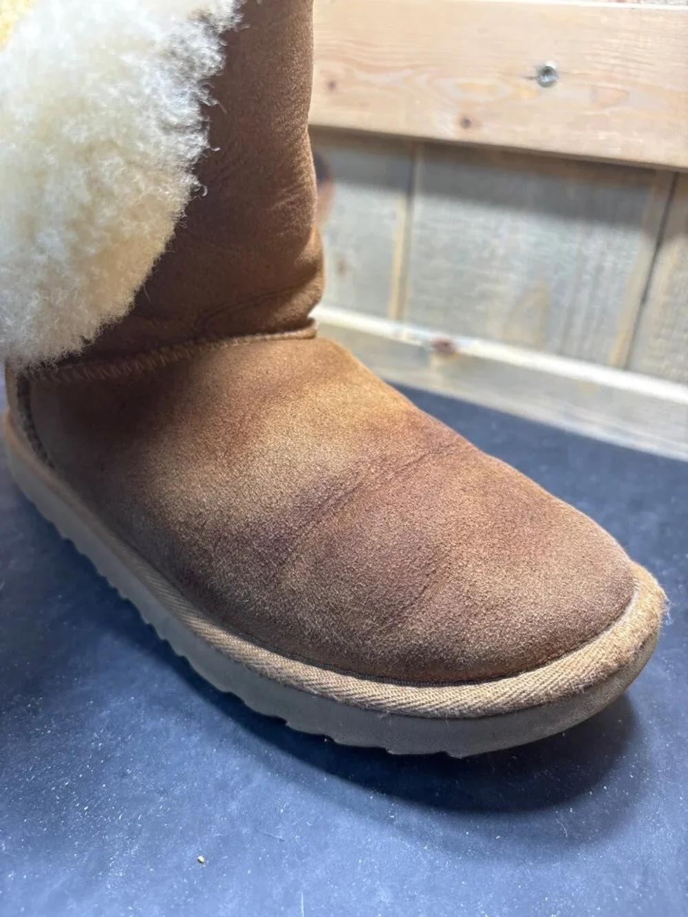 UGG Girls 1017400K Classic Boots Size US 4 UK 3 EU 34 Brown Suede Shearling